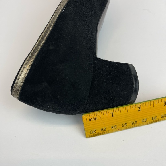 Salvatore Ferragamo Black and Gold Flats with Decorative Toe Size 9 Suede - Picture 4 of 10